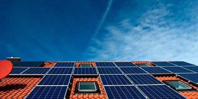 Solar Panels auf Dach